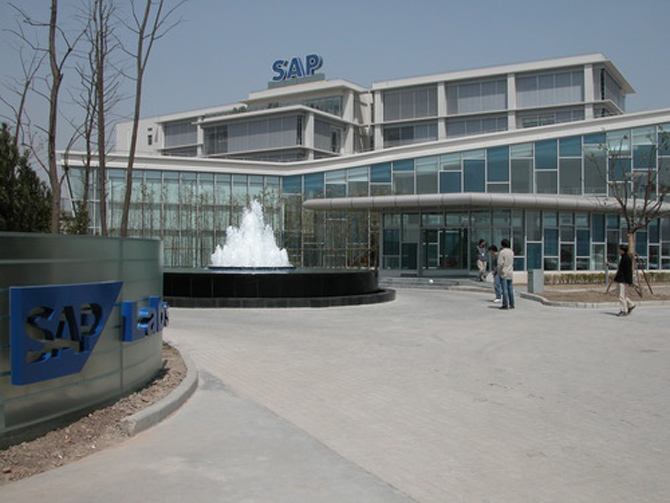 與此同時，網(wǎng)絡(luò)營銷公司的互動性也使消費(fèi)者獲得信息的能力增強(qiáng)，使得營銷外包實(shí)施差別定價的過程中也存在著一定的風(fēng)險